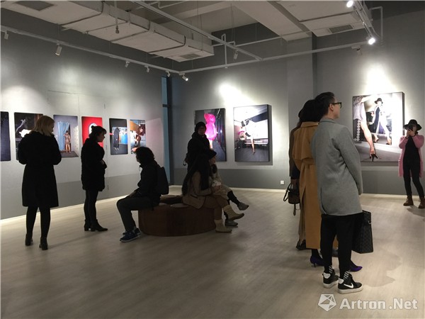 2019年3月1日下午3点"what is fashion"冯立摄影展在成都一马画廊拉